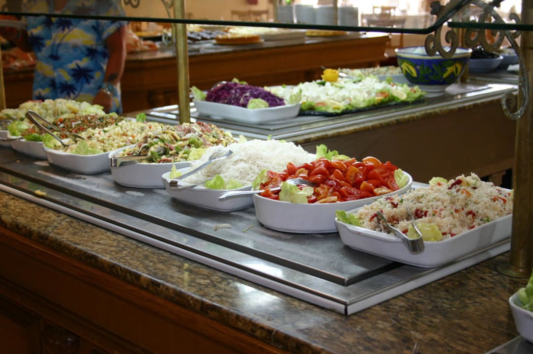 Blick auf Buffet Iberostar Waves Averroes