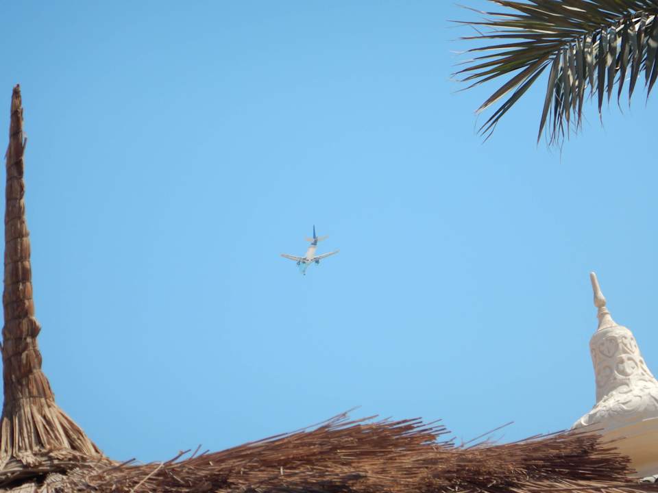 Uns störte die Einflugschneise nicht Pickalbatros Alf Leila Wa Leila Resort - Neverland Hurghada