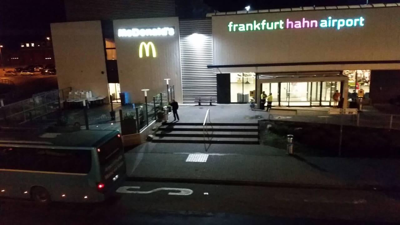 Blick aus dem Fenster  B&B Hotel Frankfurt-Hahn Airport