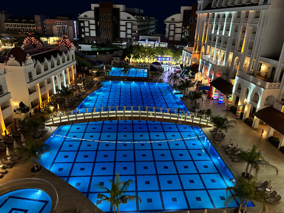 Pool Oz Hotels Side Premium