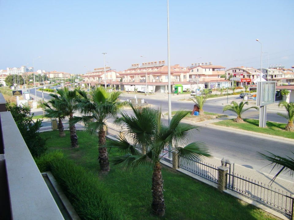 Blick zur Strasse Hane Family Resort