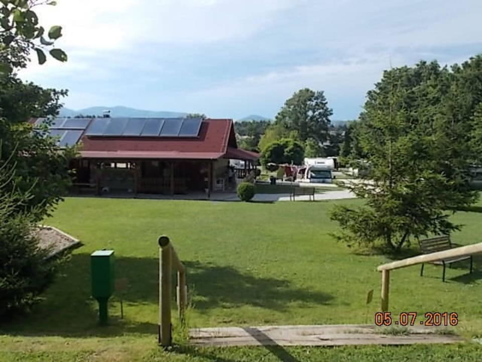 Gepflegte wiese Camping Center Kekec