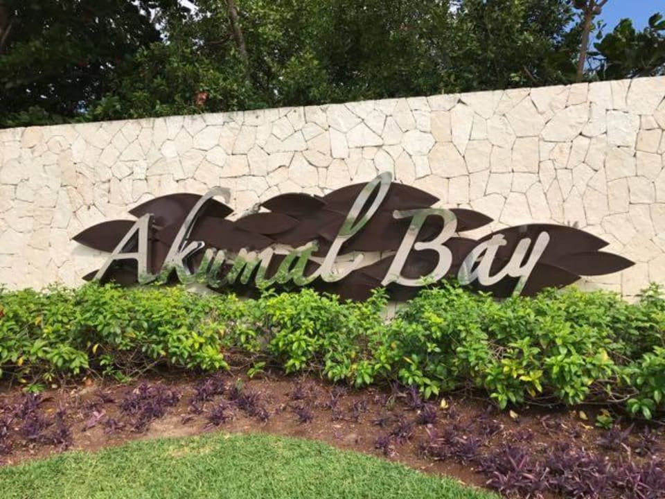 An der Einfahrt Akumal Bay Beach & Wellness Resort