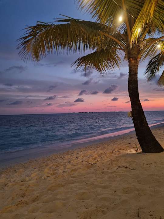 Strand Kuredu Island Resort & Spa