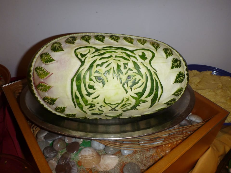 Melonenschnitzen Hotel Calypso Beach