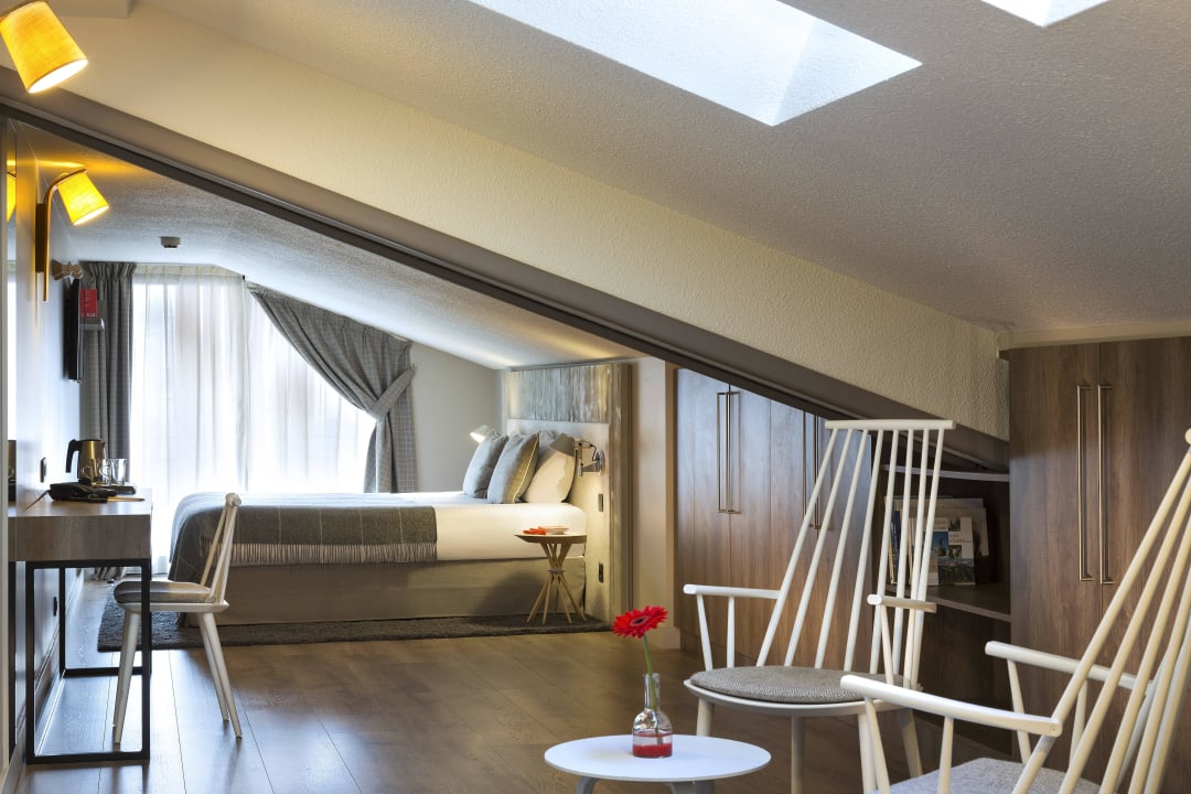 Chambre familiale mansardée Hôtel l'Héliopic Sweet & Spa