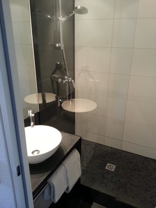 Badezimmer Motel One München-Garching