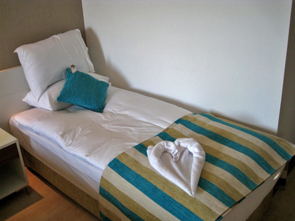 Kleines Kunstwerk aus Handtuch Sunis Evren Beach Resort Hotel & Spa