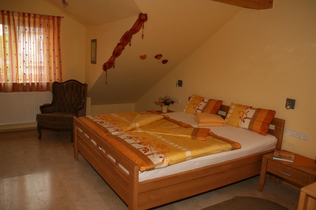 Zimmer Ferienwohnung am Kronberg