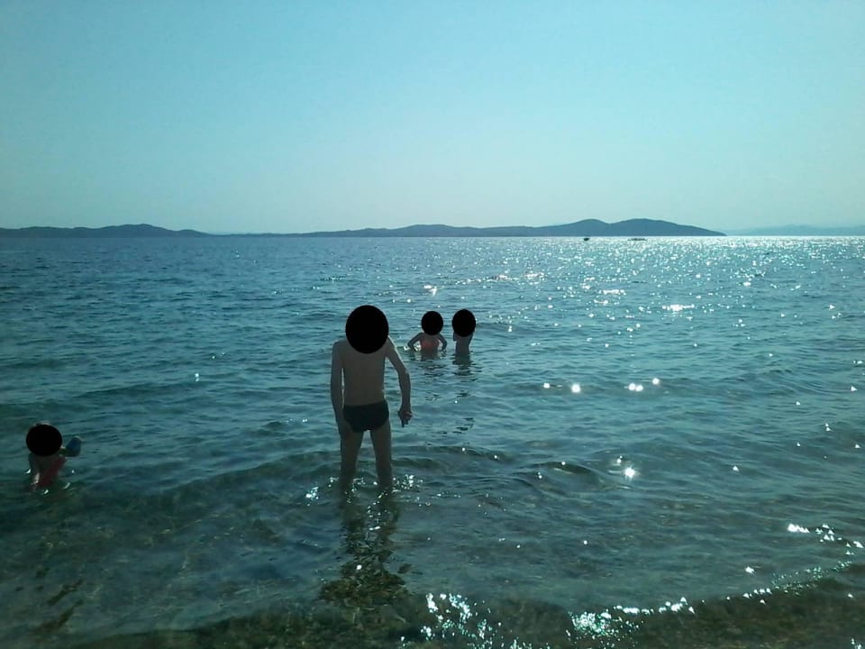Etwas steinig aber superklares Wasser Akrathos Beach Hotel