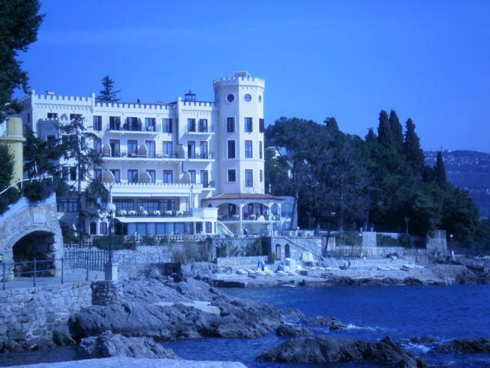 Blick von der Promenade auf das Hotel Hotel Miramar