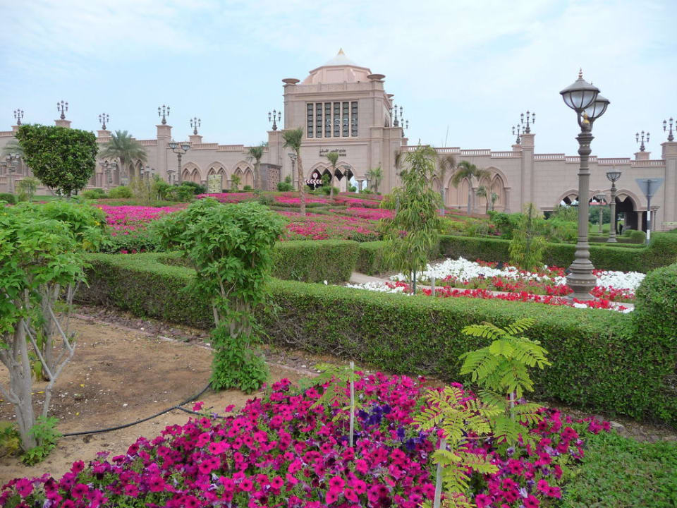 Teil der Gartenanlage Emirates Palace Mandarin Oriental