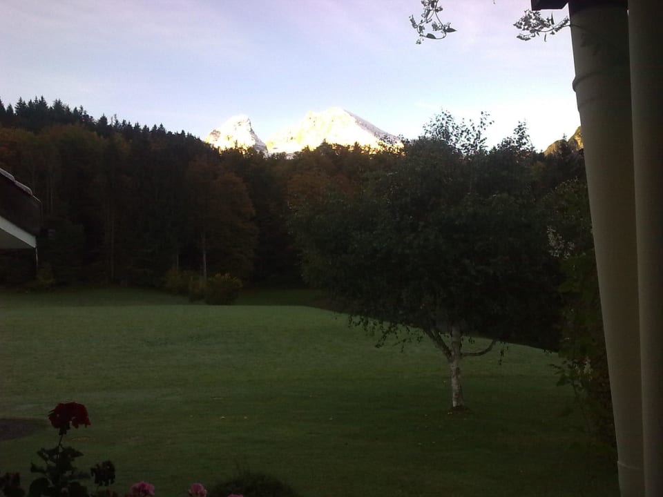 Watzmann in der aufgehenden Sonne Alm- & Wellnesshotel Alpenhof
