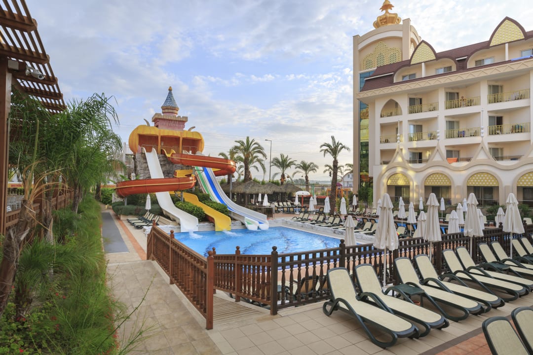 Pool Well Palace Side