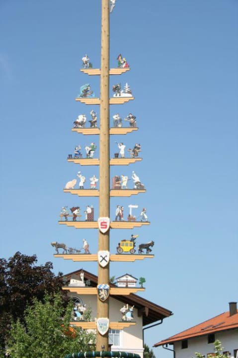 Maibaum Seehotel Wassermann