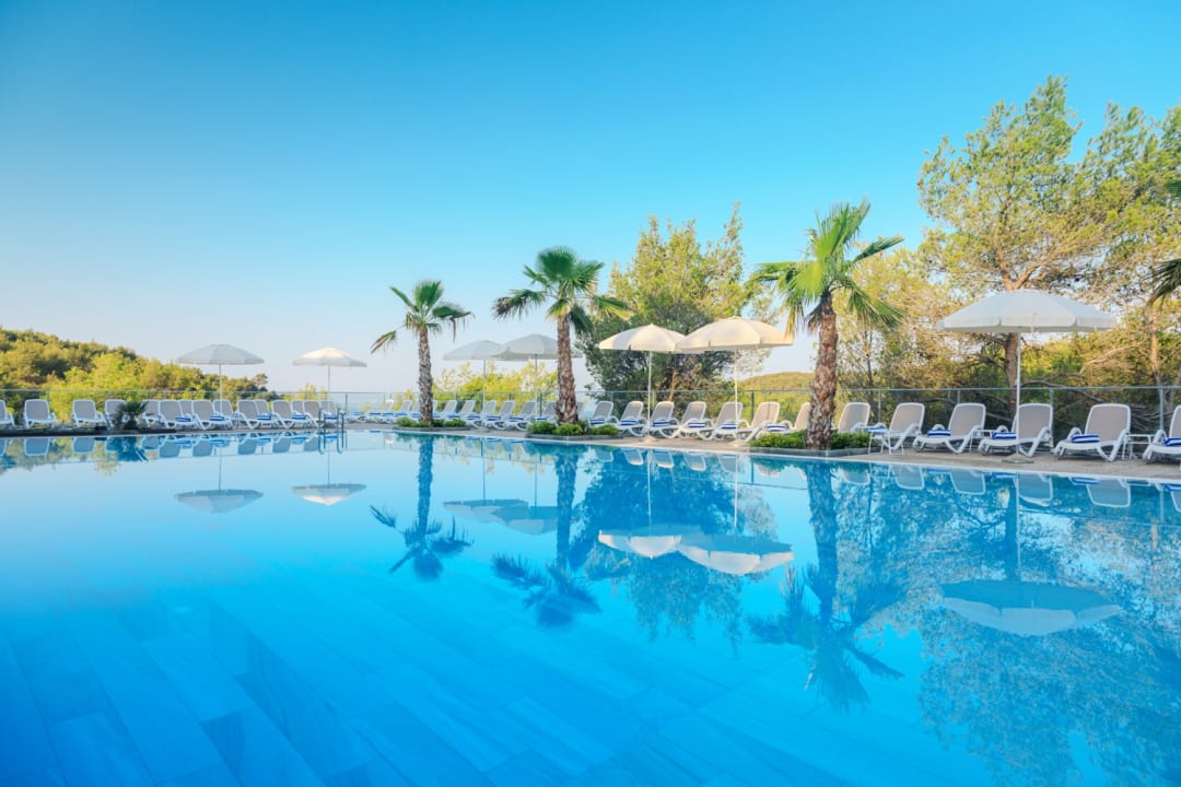 Pool Gava Waterman Island Cottages