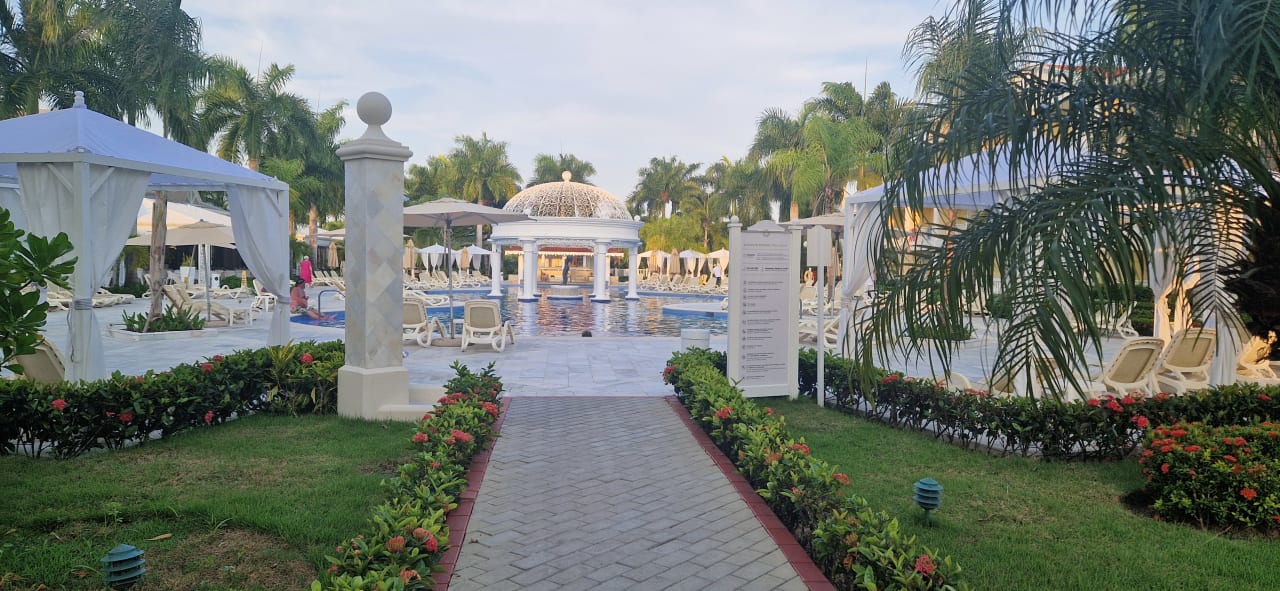 Pool Bahia Principe Luxury Bouganville