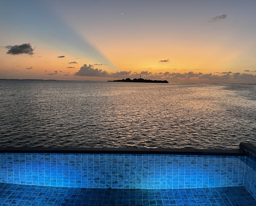 Pool Le Meridien Maldives Resort & Spa