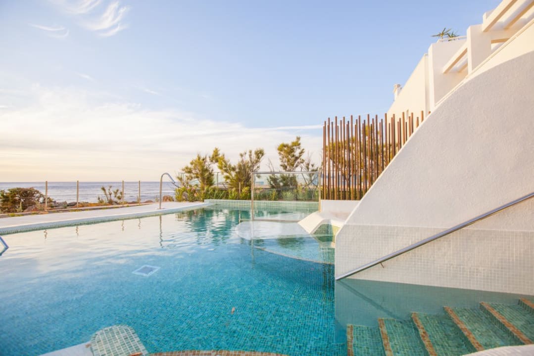 Pool Sirenis Seaview Country Club