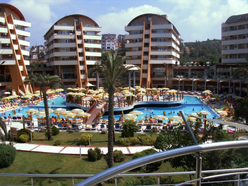 Poolanlage, Aussicht von der Riesenrutsche Alaiye Resort & Spa