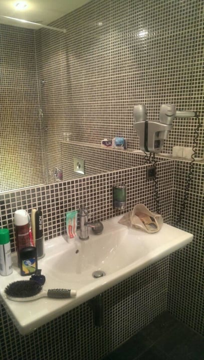 Ванна в двухместном номере Crystal Palace Hotel