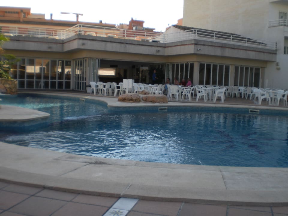 Sauberer, gepflegter Pool Hotel Kilimanjaro