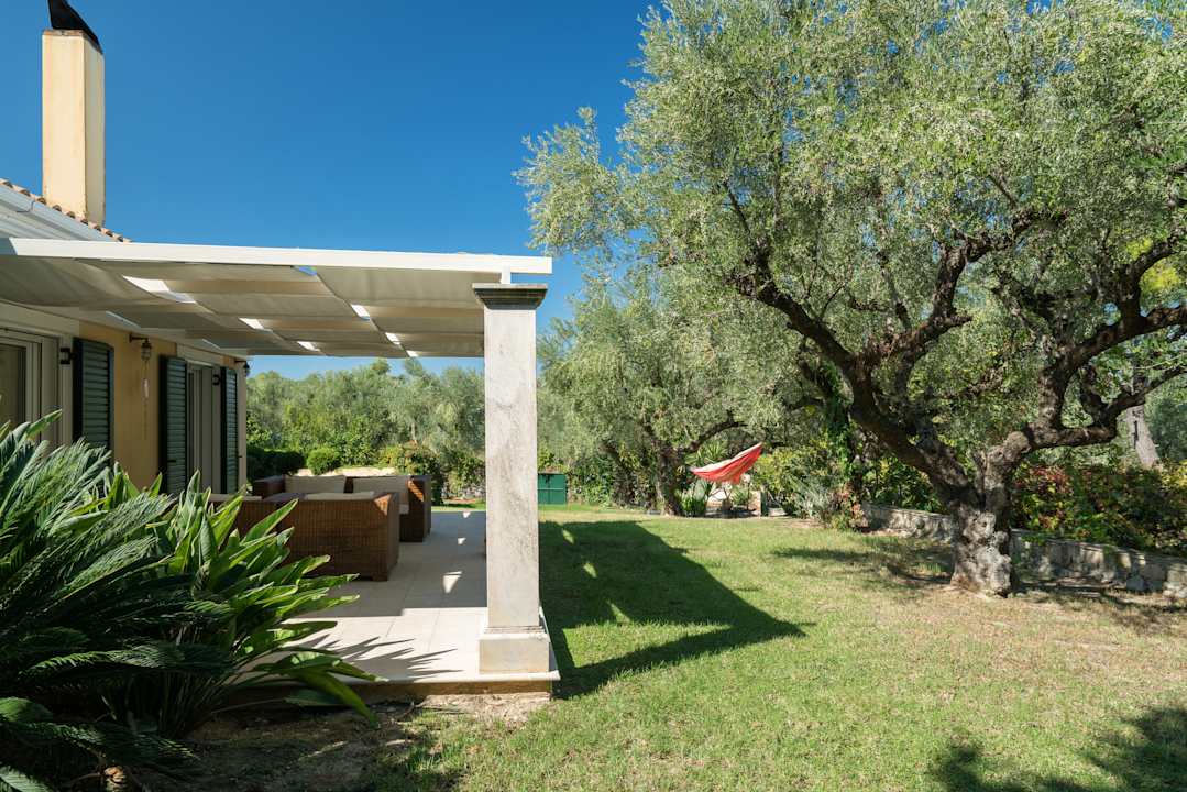 Gartenanlage Nina Residence