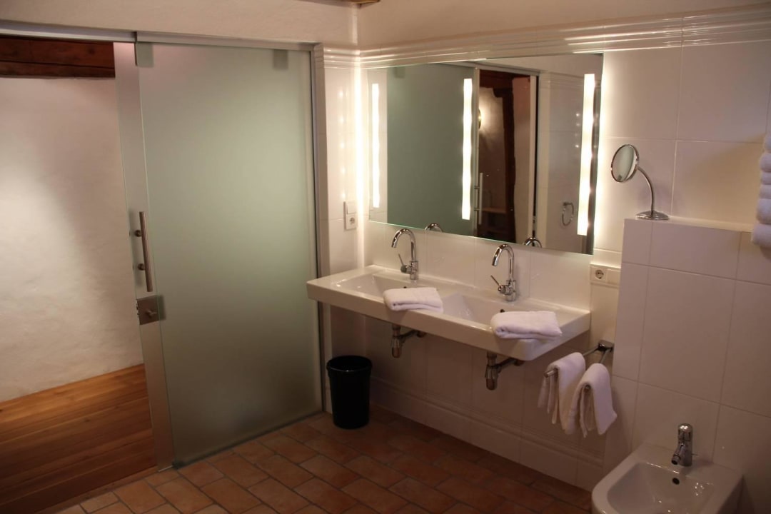 Großzügiges, modernes Bad in Appt. 4 Landhaus & Schloss Anras