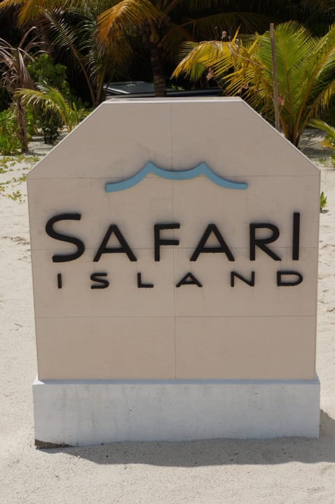 Inselschild Safari Island Maldives