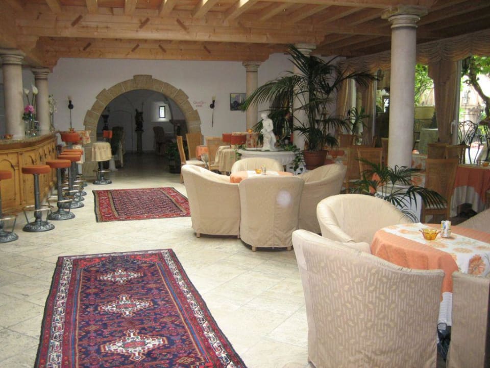 Die Bar und der abendliche Aufenthaltsbereich Vitalpina Hotel Schulerhof