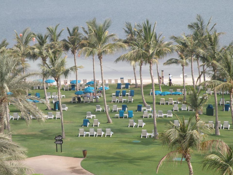 Eine sehr gepflegte Gartenanlage JA Beach Hotel