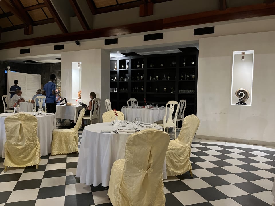 Gastro Crystals Beach Resort Belle Mare, a member of Radisson Individuals