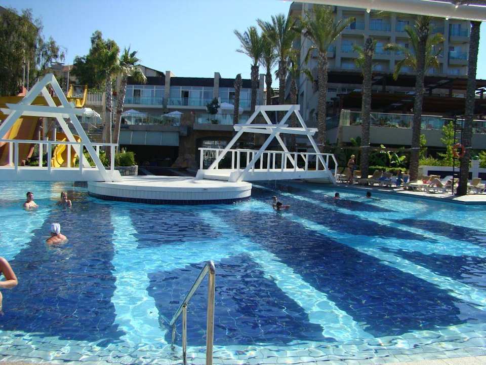 Basen Sealife Buket Resort & Beach