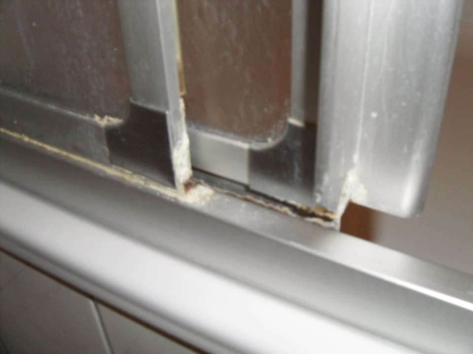 Dusche: unappetitlich! Baltisches Haus