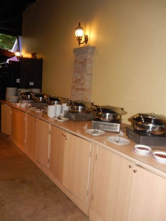 Warmes Thai Essen zum Frühstück Seaview Khao Lak Resort