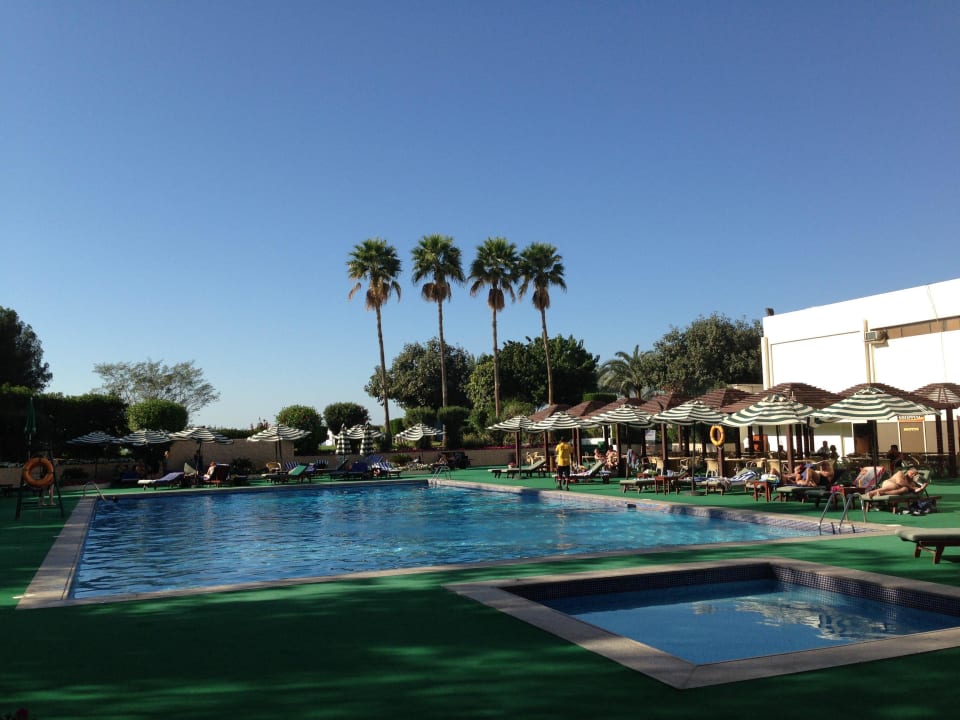 Pool BM Beach Hotel