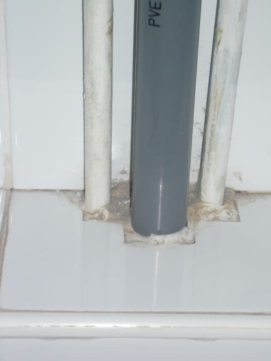 Ekelhafter Dreck wohin man sieht Cocoon Grenier Des Grottes