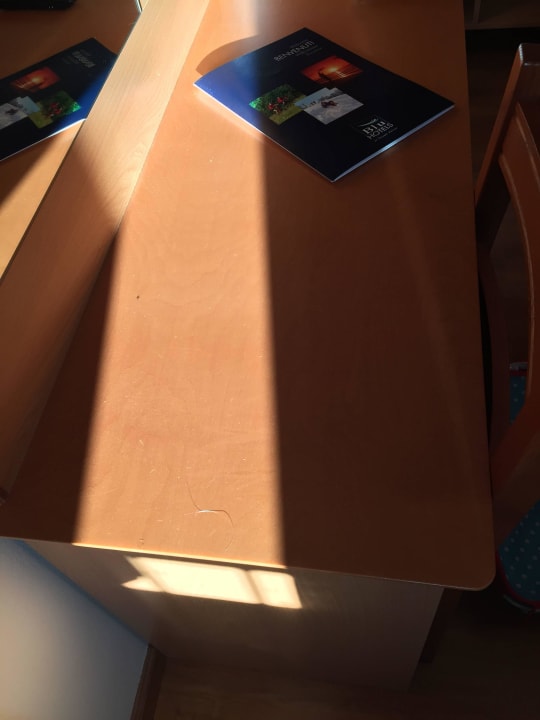 Lange Harre auf der Kommode Hotel Villa Paradiso