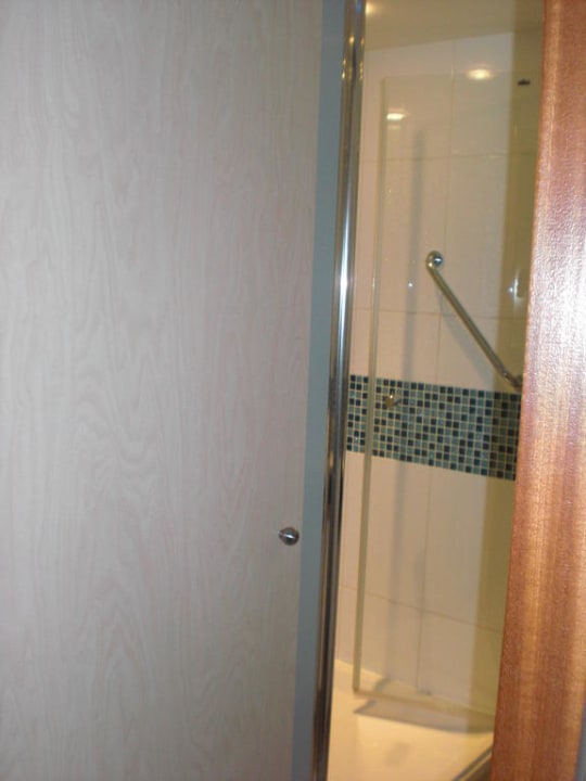 "Zauberbadezimmertür" Holiday Inn Express Paris Canal de la Villette