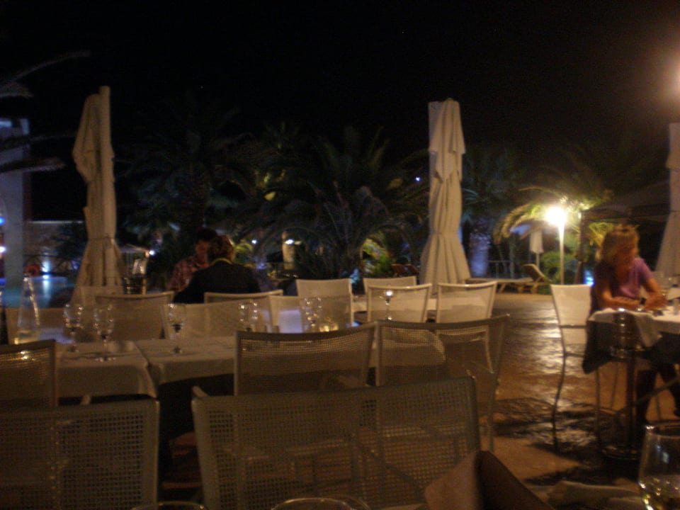 Aussenbereich des Restaurants Mediterranean Village Hotel & Spa