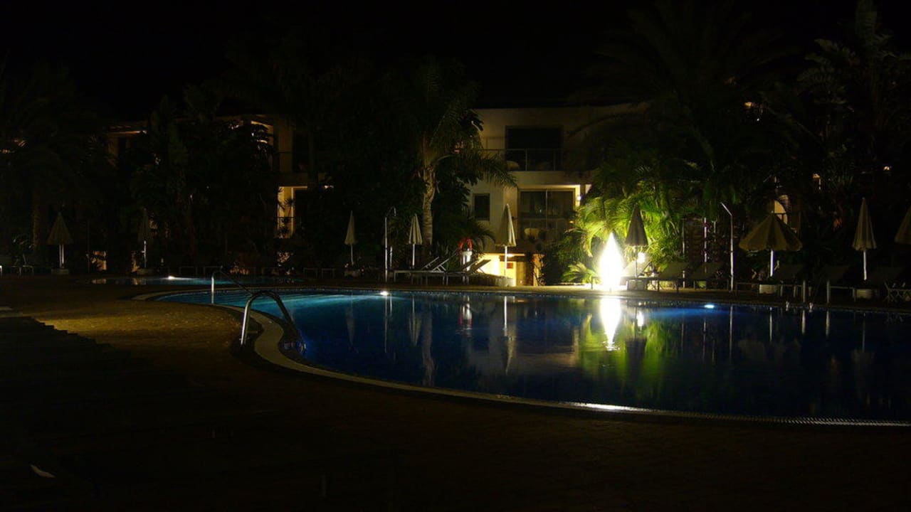 Pool bei Nacht R2 Bahía Playa Design Hotel & Spa - Adults Only