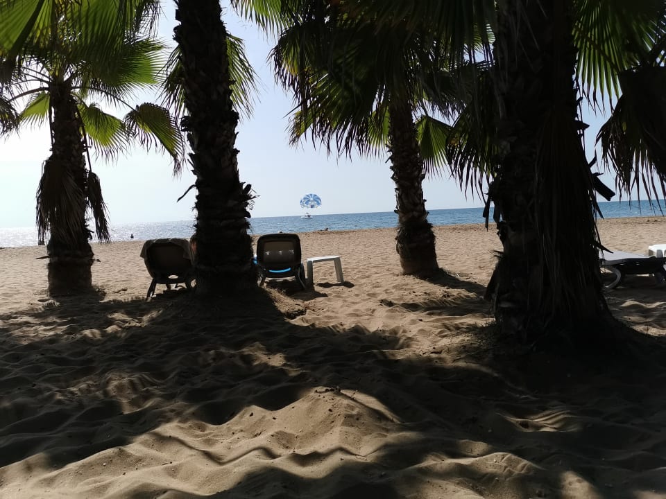 Strand Club Grand Side
