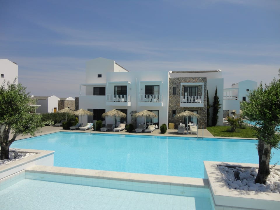 Widok od strony basenu Diamond Deluxe Hotel & SPA