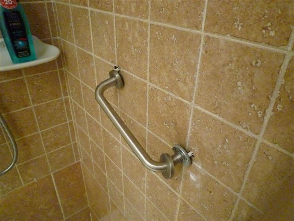 Griff in der Dusche war lose Ilunion Sancti Petri