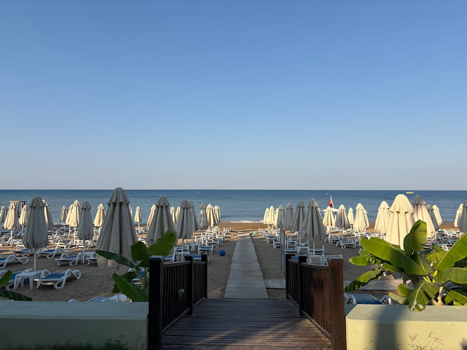 Strand Hotel Grand Side