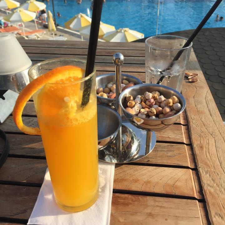 Cocktail inklusive Nüsse zum Knabbern VONRESORT Golden Coast