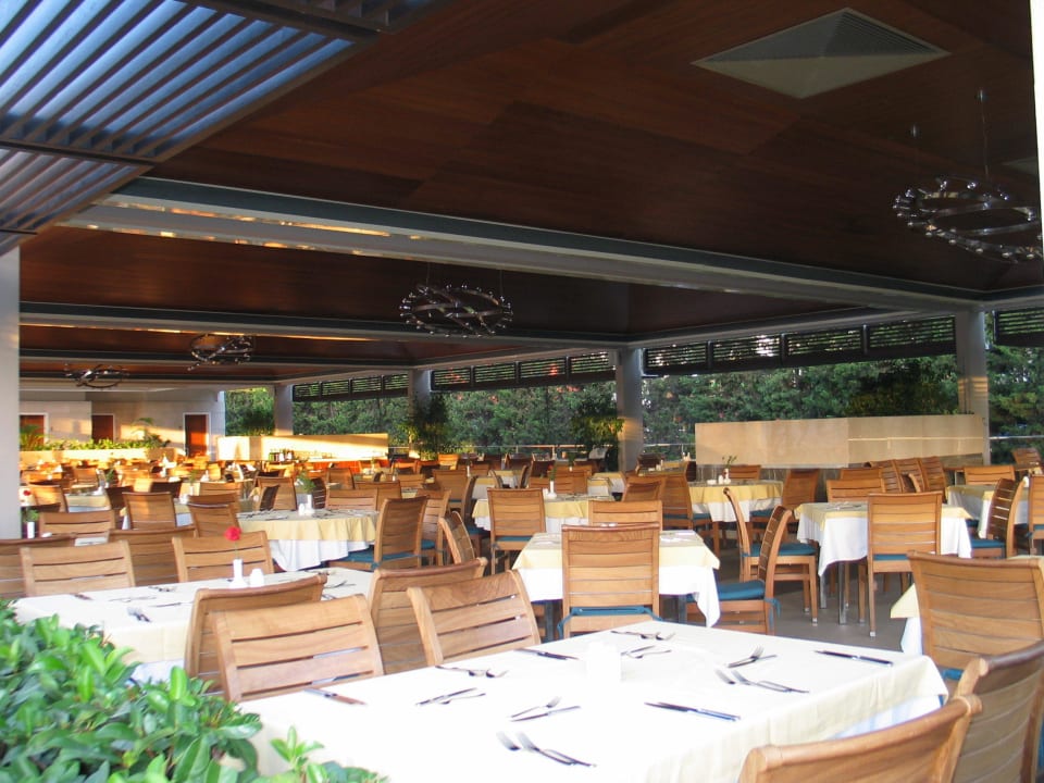 Außenterrasse des Hauptrestaurants Sunis Elita Beach Resort & Spa