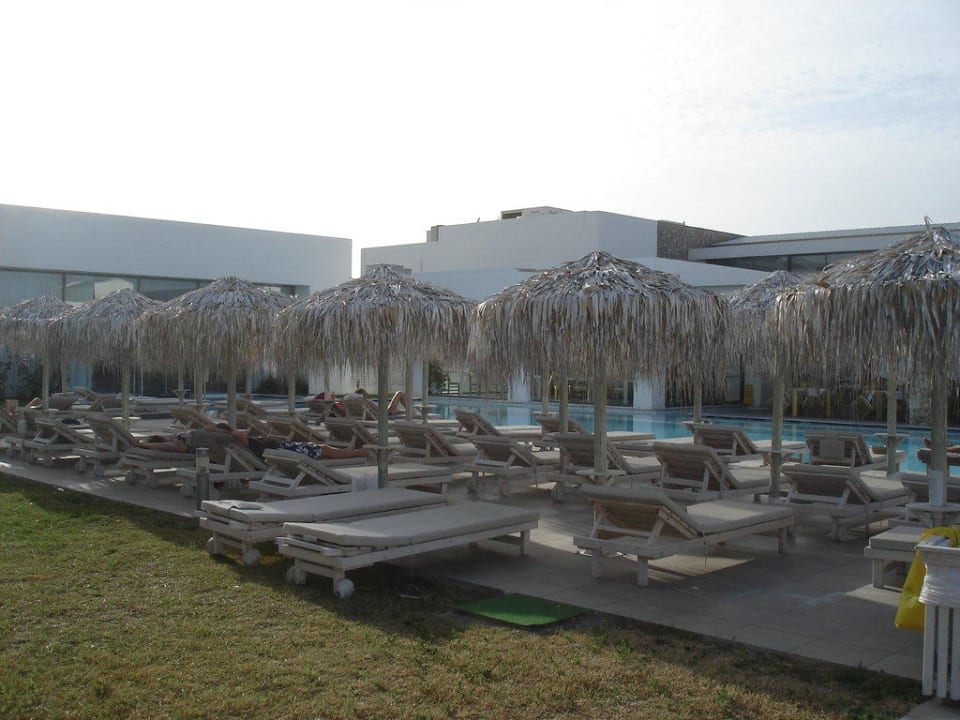 Liegen am oberen Pool Diamond Deluxe Hotel & SPA