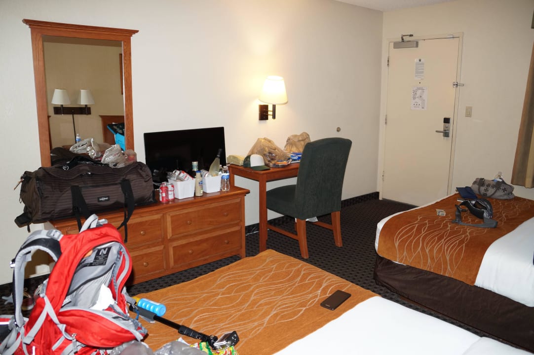 Zwei Queen-Size-Betten im Zimmer Quality Inn Palm Springs Downtown