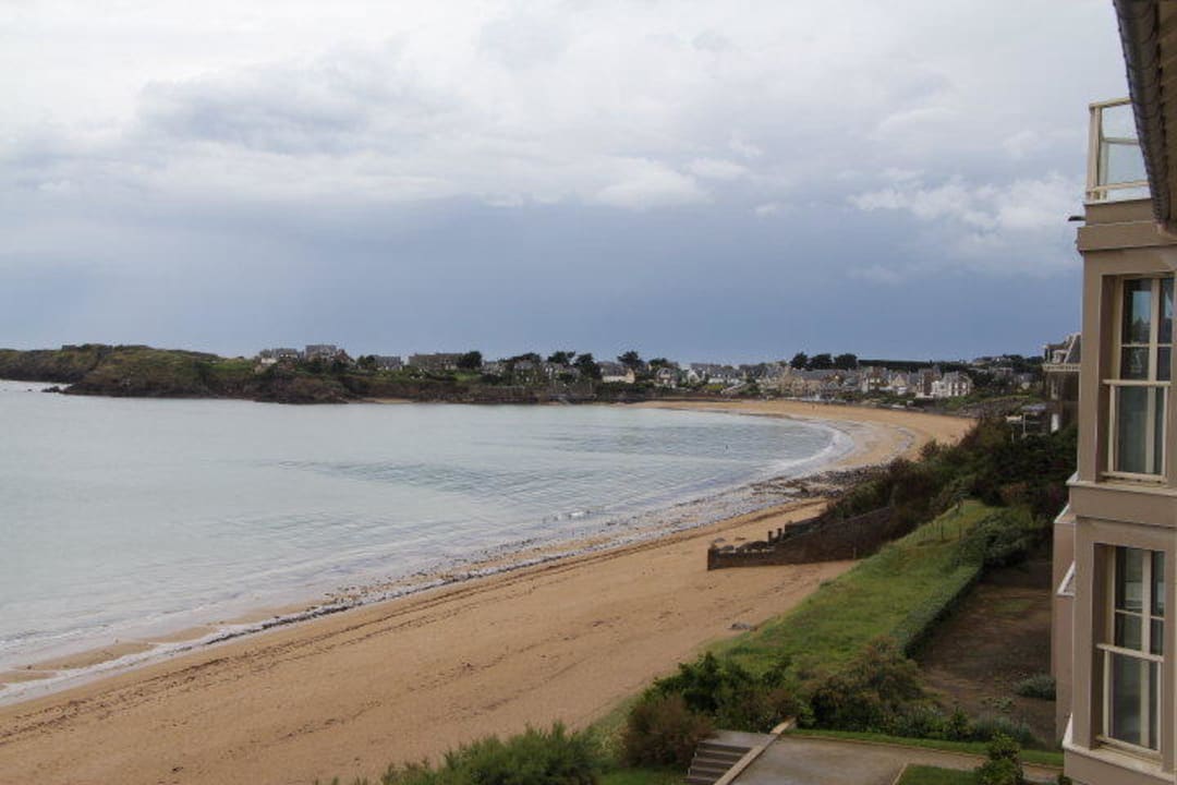 Aussicht aus dem Fenster auf den Strand Hotel Residence Reine Marine
